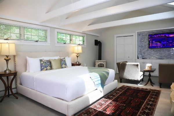 Hartstone Inn image 23